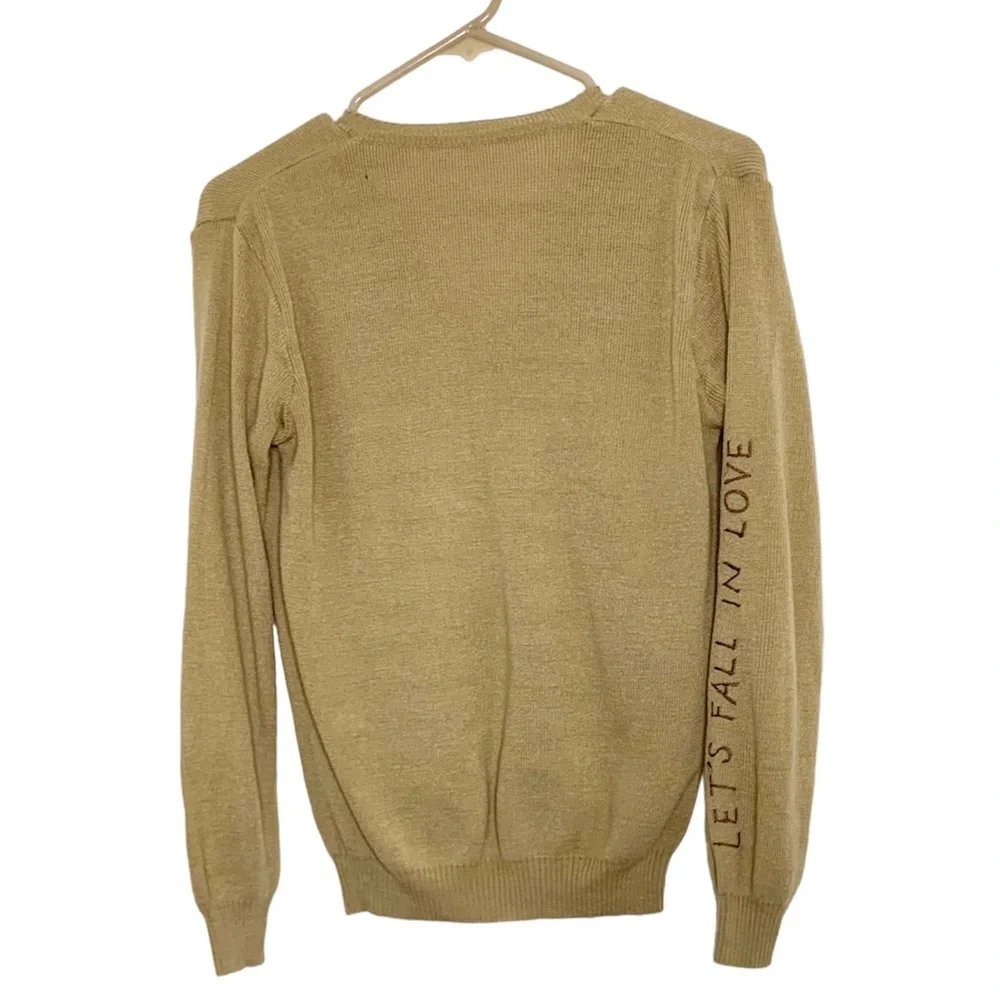 Embroidered v-neck pull-over sweater - Picture 5 of 9